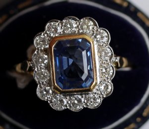 18ct Gold,Sapphire & Diamond Ring - SOLD