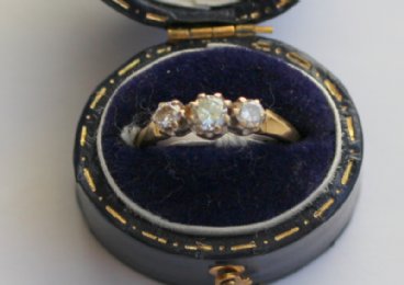 18ct Gold 3 Stone Diamond Ring