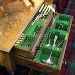 Oak Canteen of Cutlery ( Silver Plated)