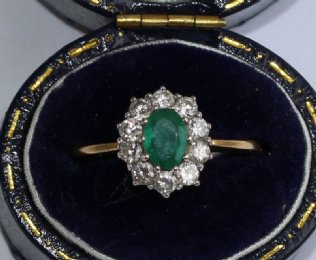 118ct Gold Emerald &diamond Ring