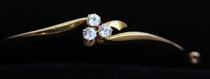 15ct Gold Bangle with 3 Old Cut Diamondsds