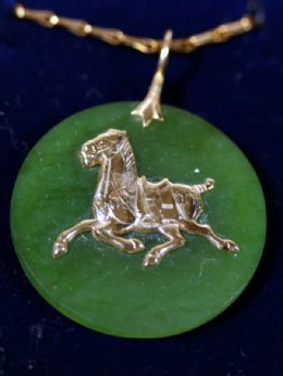 15ct Gold Horse on Green Hardstone  Pendant