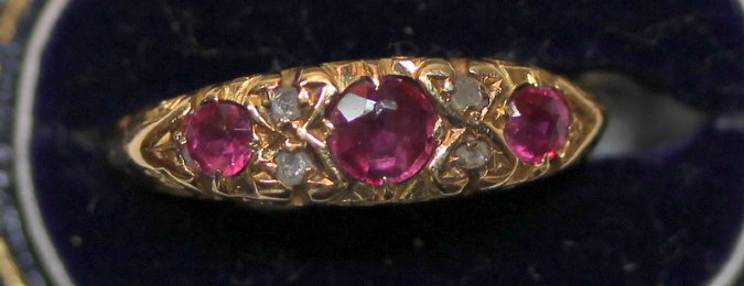 15ct gold,Ruby & diamond Ring