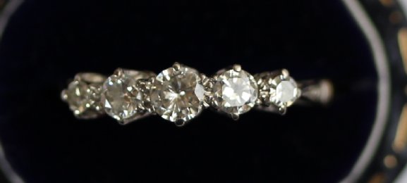 18ct 5 Stone Diamond Ring