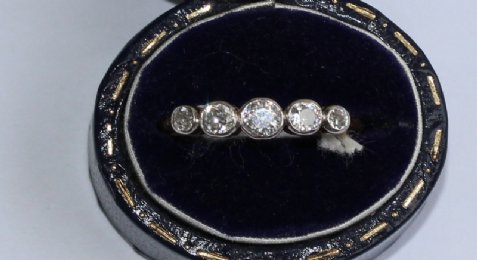 18ct Diamond Ring