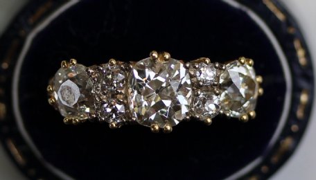 18ct Gold, 7Stone Diamond Ring