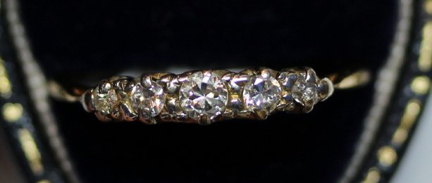 18ct Gold Diamond Ring