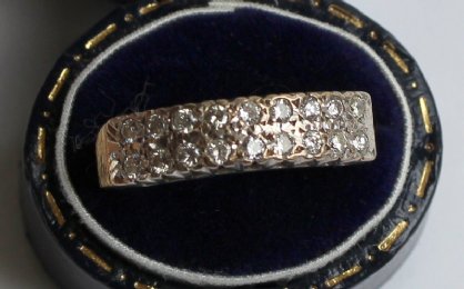 18ct Gold Ring, Double Row of Diamonds