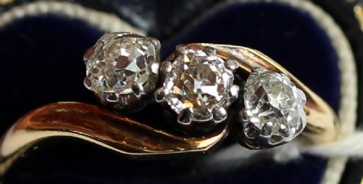 18ct Gold,3 stone Diamond Twist Ring