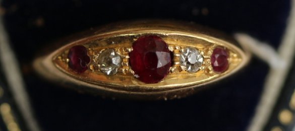 18ct gold,ruby & diamond Ring