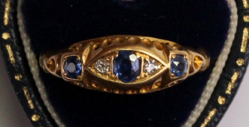 18ct Sapphire & Diamond Ring