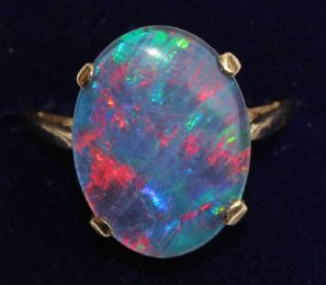 9ct Doublet Set Opal Ring