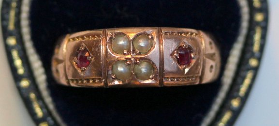 9ct Gold & Pearl Gem Set Ring