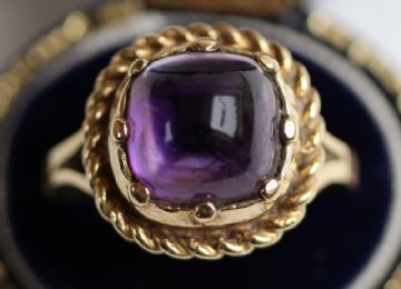 9ct Gold, Cabochon Amethyst Ring