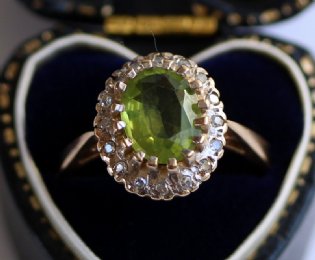 9ct Gold , Peridot & Diamond Ring