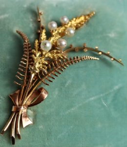 9ct GoldPearl Set 2stone ,Fern Spray Brooch