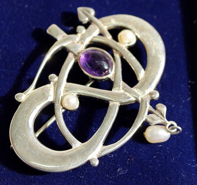 Castle Close Antiques shetland silvercraft silver brooch Jewellery