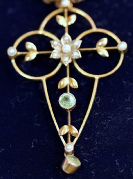 Gold, Peridot & Seed Pearl Pendant with Chain